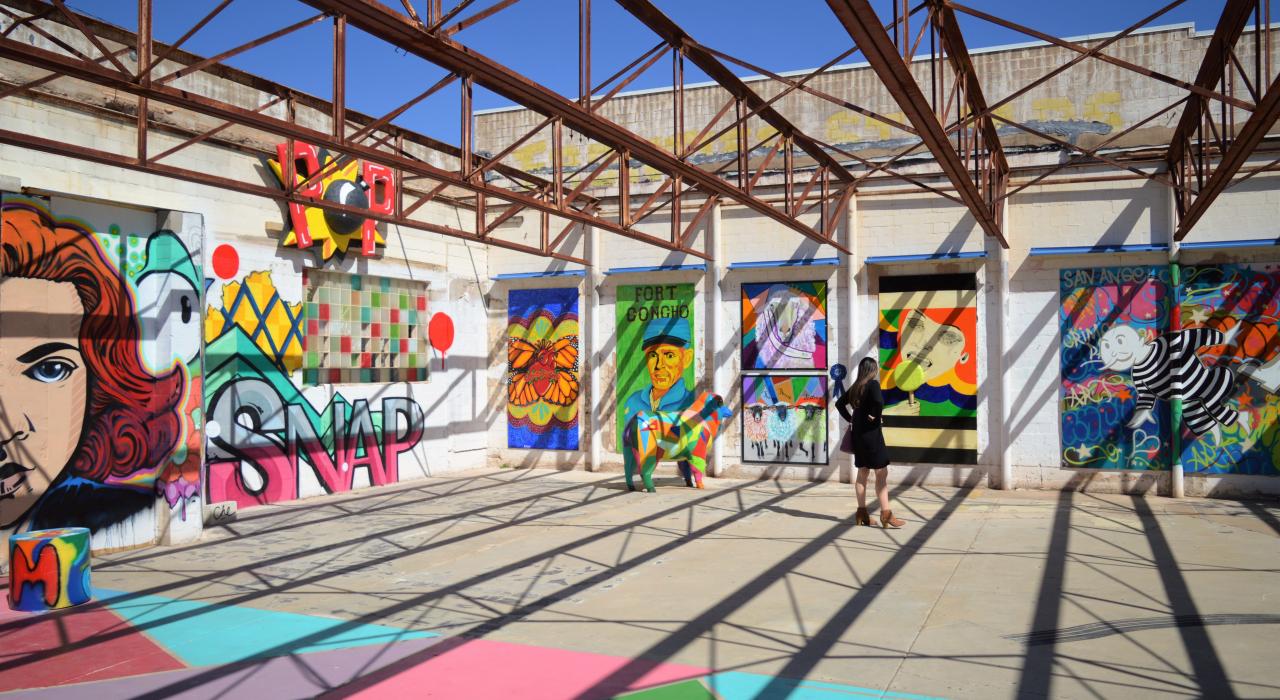 ポップ・アート・ミュージアムで色彩豊かな作品を鑑賞