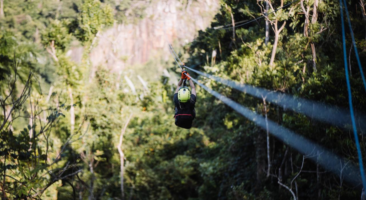Tirolesa en Toro Verde Adventure Park en Orocovis, Puerto Rico